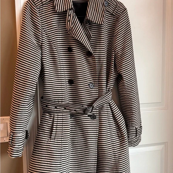 Keneth Cole black and white stripe lined raincoat with pockets and belt. - Picture 2 of 4